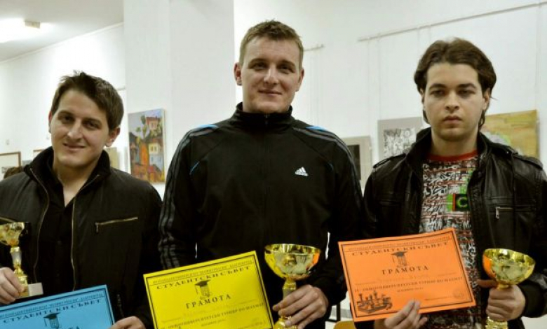 Борислав Иванов (най-вдясно)