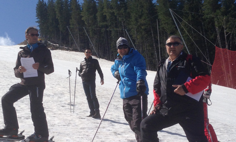 Жан Филип (вляво), Атле Стаардал (в средата) и Валентин Стефанов инспектират на ски писта „Марк Жирардели” в Банско /Снимка: БФСки