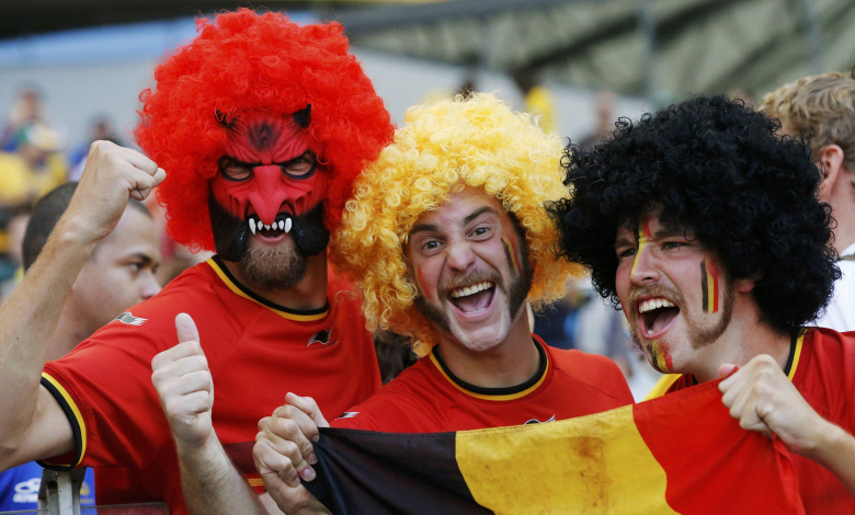 Феновете на Белгия се забавляват преди мача /снимка: REUTERS