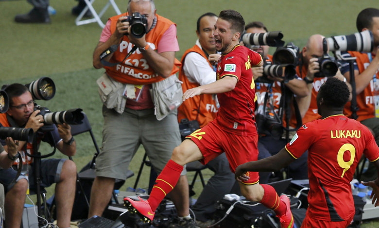 Дрис Мертенс се радва след победния гол за Белгия / снимка: REUTERS