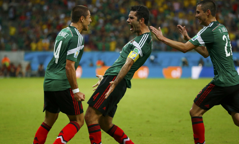 Рафаел Маркес се радва след първия гол във вратата на Плетикоса / снимка: REUTERS