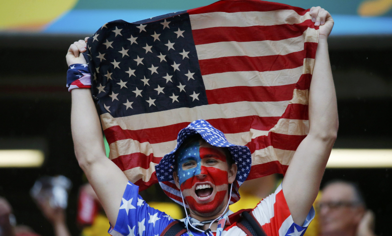 Колоритна американска фенка / снимка: REUTERS