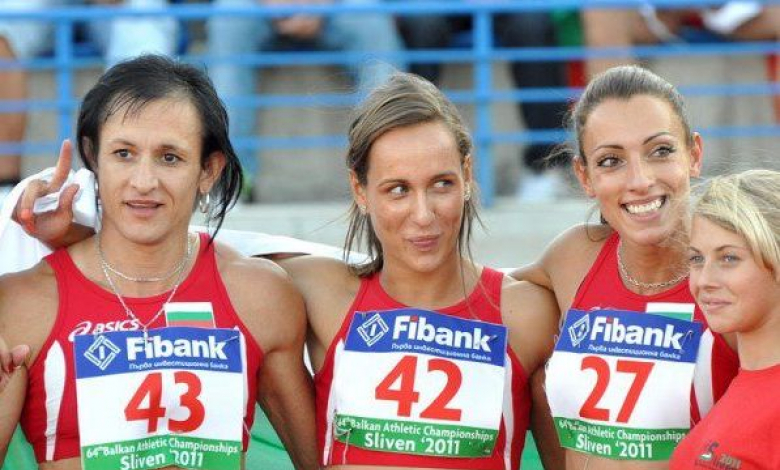 Инна Ефтимова (в средата)