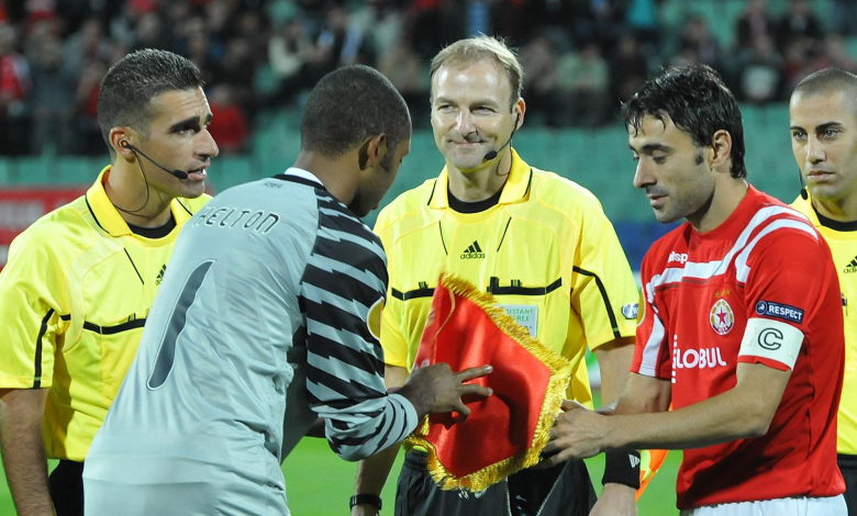 Алон Йефет (крайният вляво) преди мача между ЦСКА и Порто в София