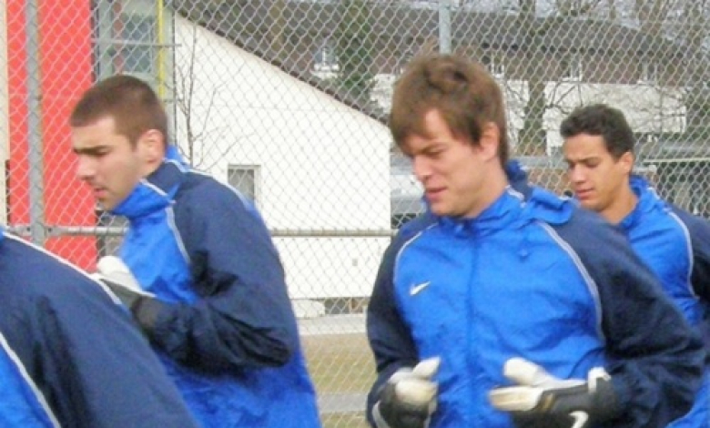 Владислав Стоянов (вляво) е наказан, а Иван Чворович (вдясно) е контузен за мача с Ливърпул