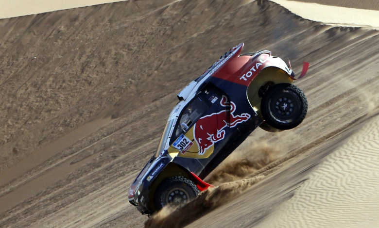 Стефан Петерханзел се бори с пясъка в пустинята /Снимка: REUTERS