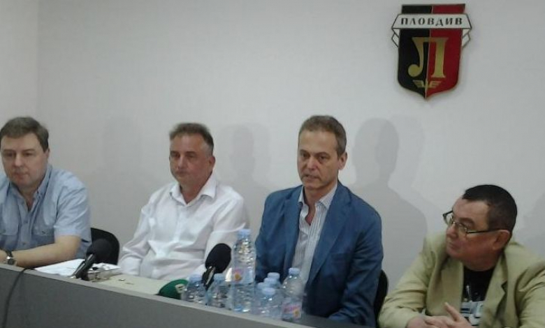 Николай Неделчев (вторият отдясно)/ снимка: официален сайт на Локомотив (Пловдив)
