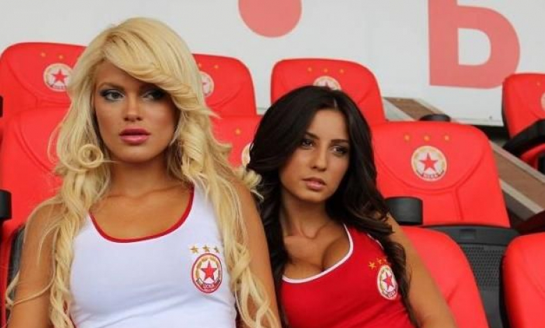 Вероника Стефанова (вляво) бе избрана за талисман на ЦСКА преди време