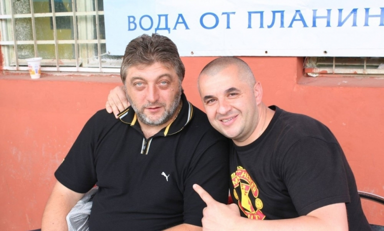 Председателят на официалния фенклуб на Манчестър Юнайтед Емил Йорданов с Туньо