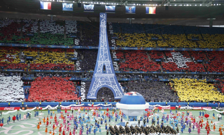REUTERS Кратка, но съдържателна и красива церемония откри европейското първенство по футбол във Франция