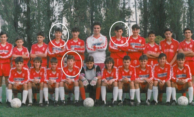 Тоди (вдясно от Сашо Станков) с юношеския състав на ЦСКА. Другите  отбелязани с кръгче са Букарев и Мирчев