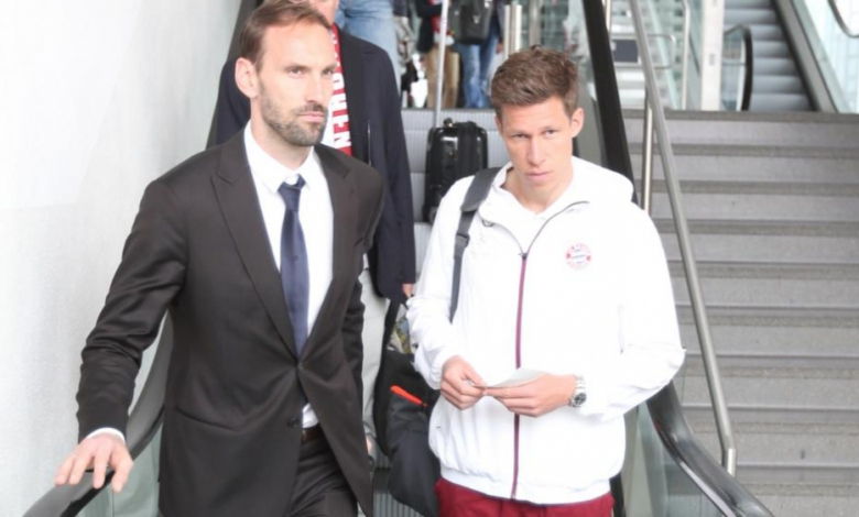 Николас Фелдхан и резервният вратар Том Щарке на път за Мадрид
