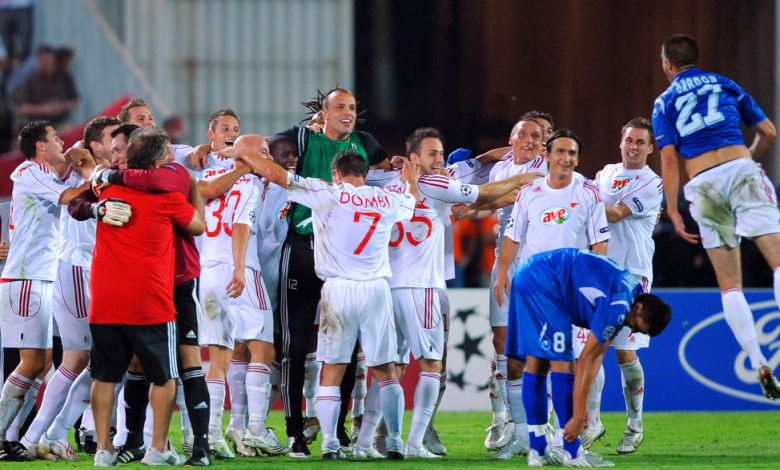 Играчите на Дебрецен ликуват след успеха над Левски през 2009 г.