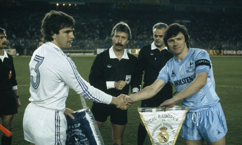 Капитаните на Тотнъм и Реал (Мадрид) Стив Перимън и Камачо преди мача през 1985 г.