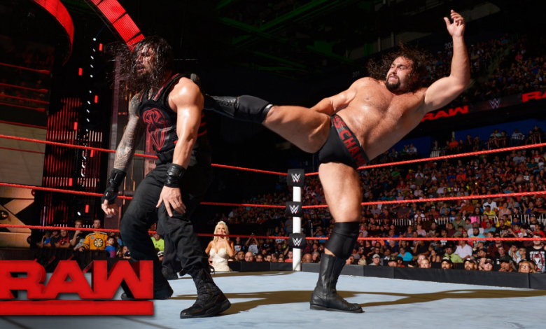 Снимка: Българинът Русев срещу Ренс в WWE