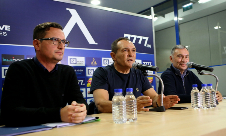Димитър Ганев (най-вляво) /Снимка: LAP.BG