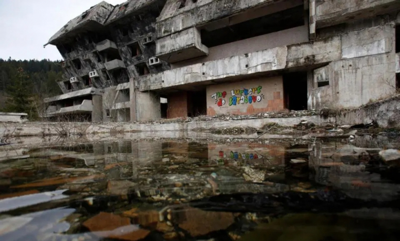 Олимпийският хотел в Сараево е ползван за затвор по време на войната