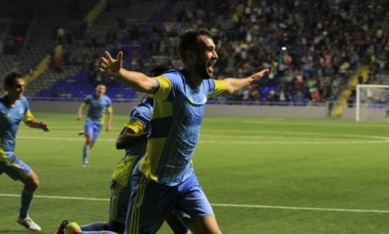 Марин Анчич ликува след втория  си гол в мача Астана - Жалгирис през 2016 година