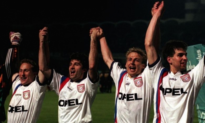 Папен, Костадинов, Клинсман и Бабел ликуват след финала за Купата на УЕФА през 1996 г.