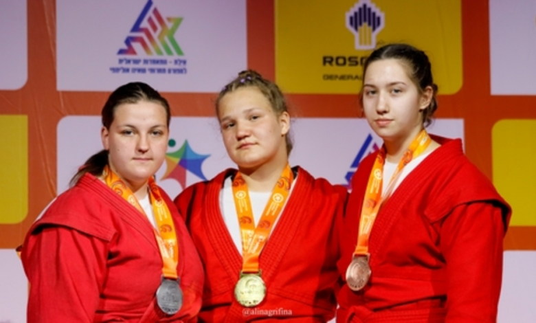 Биляна Евтимова (вляво на снимката)