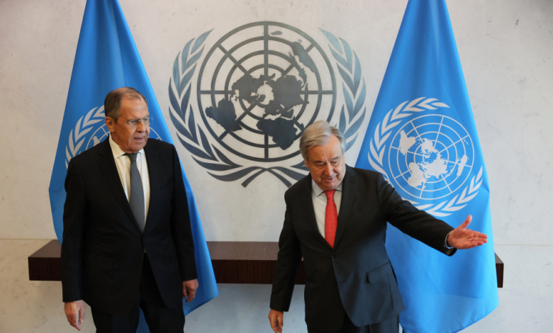 Руският външен министър Сергей Лавров (вляво) и генералният секретар на ООН Антонио Гутереш; снимка: Getty Images/Guliver