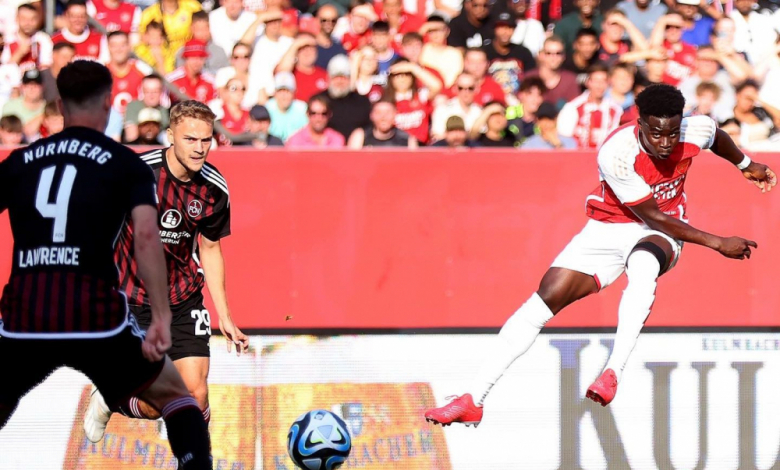 Сака бележи гола за Арсенал в Нюрнберг