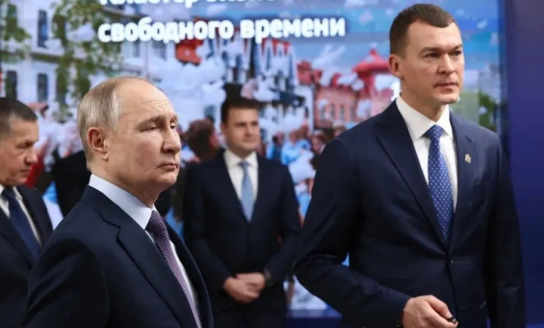 Михаил Дегтярьов (вдясно) и Владимир Путин