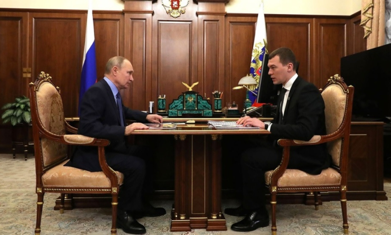 Михаил Дегтярьов (вдясно) и Владимир Путин
