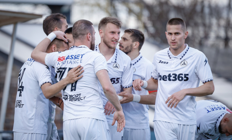 Денислав Александров (най-вдясно) /Снимка: Startphoto.bg