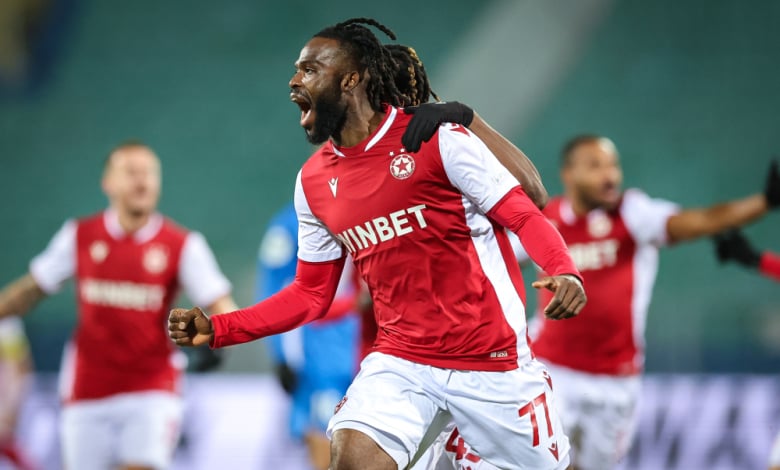 Коялипу осъществи три трансфера в рамките на 12 месеца