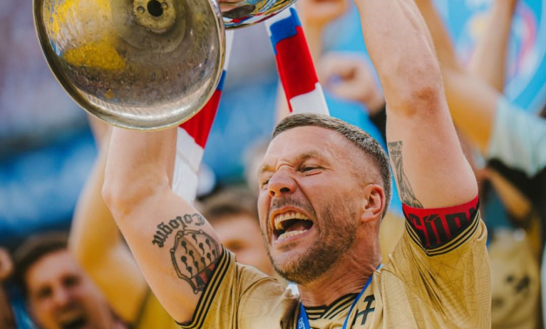 Instagram: @lukaspodolski