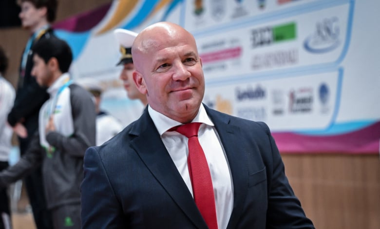 Спортният министър размаха метлата, смени трима ръководители