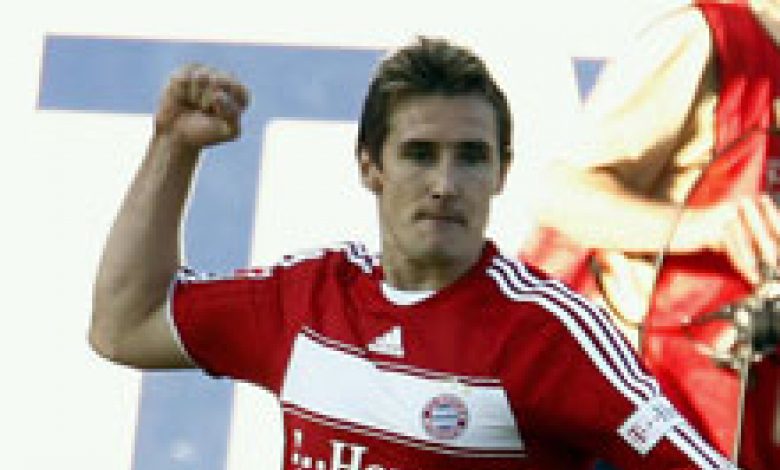 Клозе отбеляза един от 4-те гола за Байерн в головия трилър срещу Рот Вайс Ерфурт - 4:3 в първия кръг за Купата на Германия.