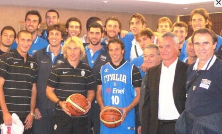 Дел Пиеро и Недвед заедно с баскетболистите на Италия