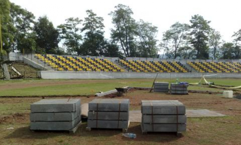 Тревната настилка на стадиона на Миньор все още не е готова /снимка: minyor-pk.com