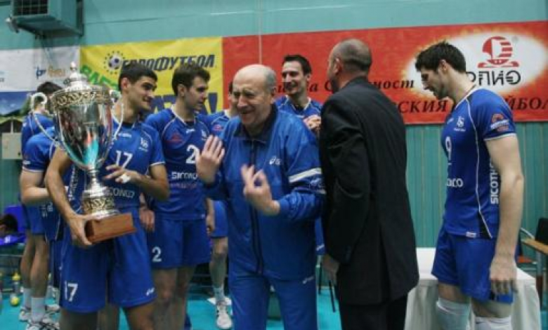 Ананиев (най-вдясно) стана №1 в първенството