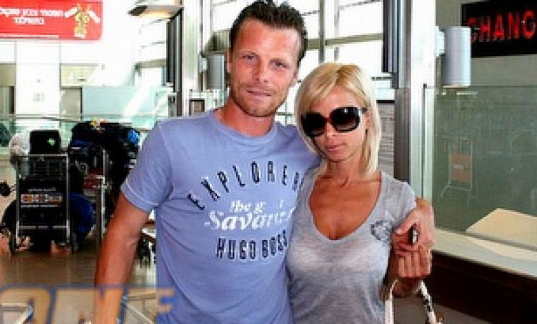 Топузаков на летището с бъдещата си съпруга Весела