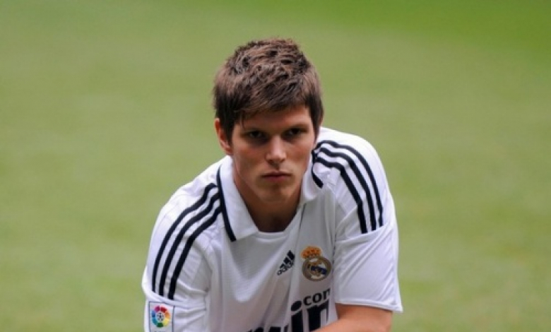 Клаас Ян Хунтелаар е един от нарочените за гонене от Реал (Мадрид)