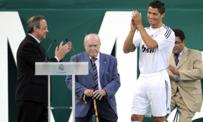 Президентът на Реал (Мадрид) Флорентино Перес, легендата Алфредо ди Стефано и Еузебио присъстваха на представянето