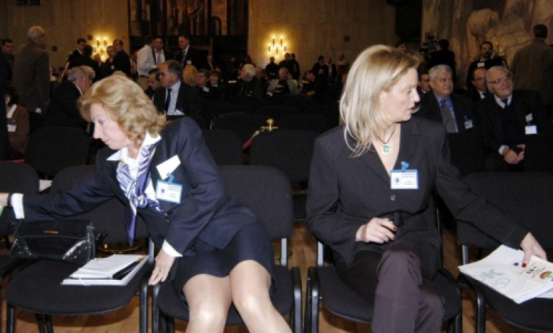 Светла Оцетова (вляво) и Стефка Костадинова водиха битка за председател на БОК
Снимка: Булфото
