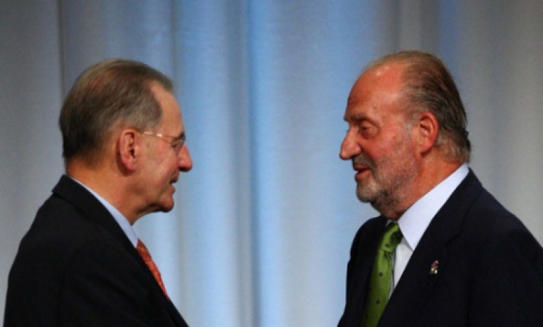 Председателят на МОК Жак Рох с краля на Испания Хуан Карлос