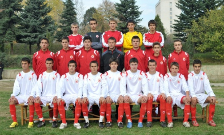 Мето Деянов (на втория ред в средата) заедно с отбора на ЦСКА набор'93