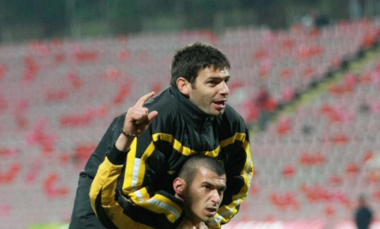 Румен Трифонов (отдолу) ликува след двата гола срещу ЦСКА