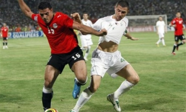 Антар Яхия (вдясно) вкара историческия гол за Алжир