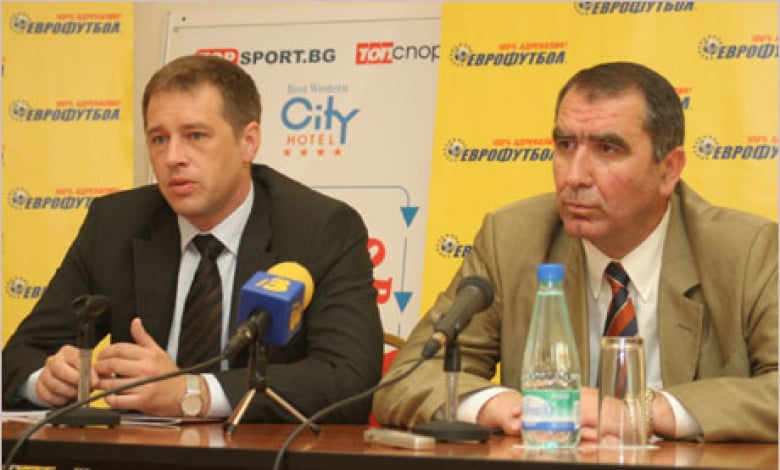 Илия Илиев (вдясно) бе делагат на мача Левски -Литекс