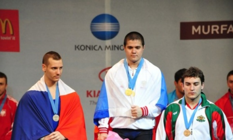 Пламен Боев (крайният вдясно) бе наказан до 2013 г.