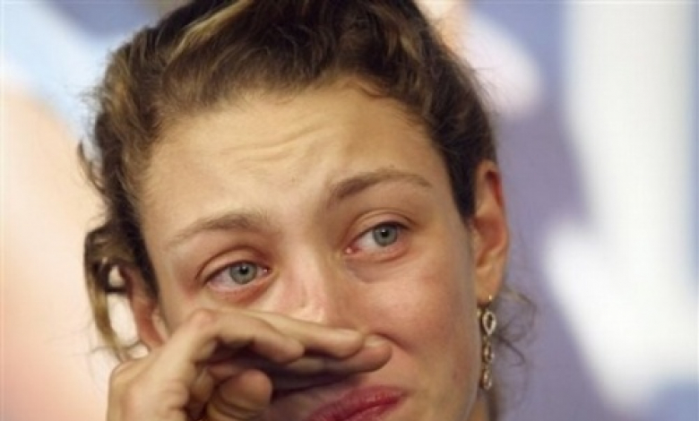 Янина плаче, след като научи за санкцията