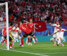 НА ЖИВО С БЛИЦ: Ранен гол и много пропуски на Австрия - Турция в последния 1/8-финал
