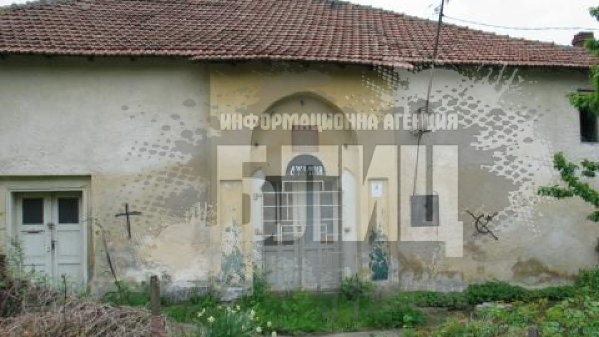 Вандали поругаха джамията в Ловеч