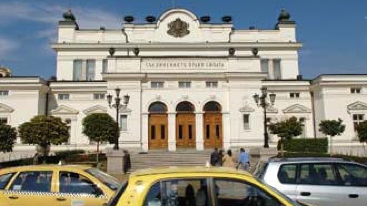 Където други пазят, София руши 